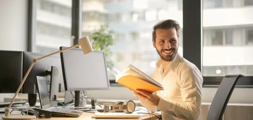 مدير حسابات سوشال ميديا